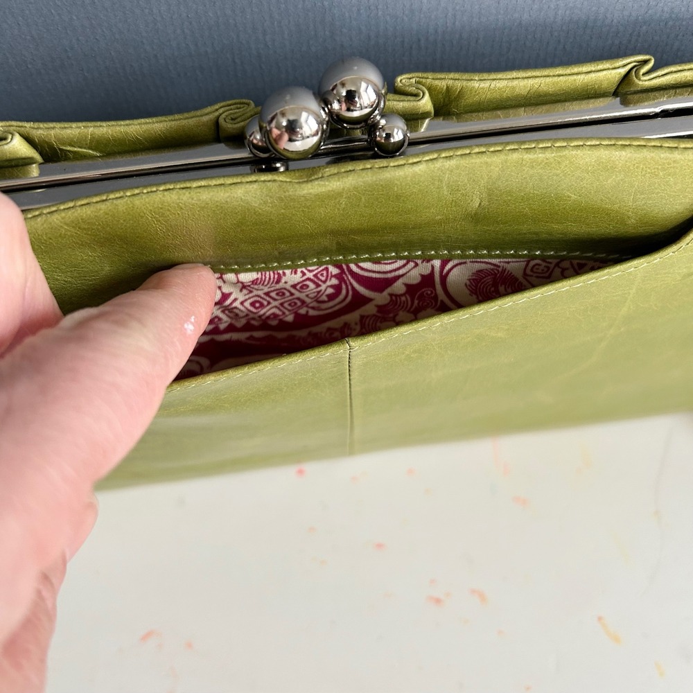 HOBO International Alena Clutch Handbag Lime Green Kiss Lock NWT Artsy Retro Mod - Picture 3 of 8